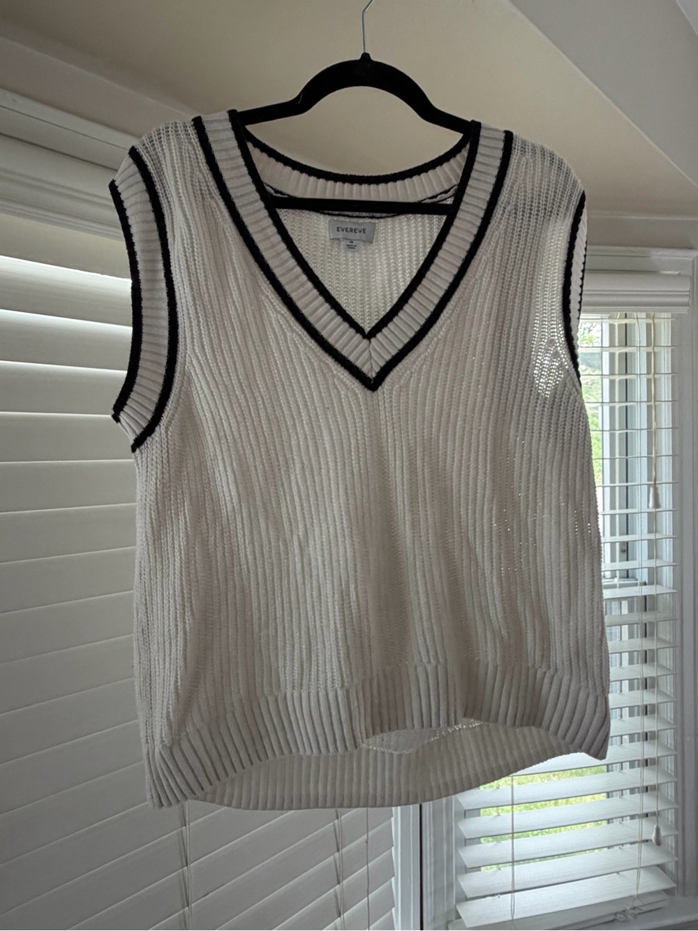 Evereve White Knit V-Neck Sweater Vest with Black Trim